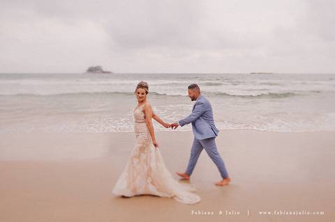 casa80guaruja, mariana assis lounge, casamento na praia, casar na praia, decoração praiana, decoração vinho, madrinhas de marsala, dia da noiva, dia do noivo, fotografia para sempre, cerimonia de lava pés, noiva clean, noivo de azul, protéia, buque africa'