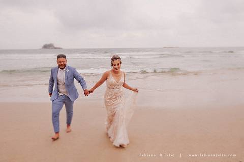 casa80guaruja, mariana assis lounge, casamento na praia, casar na praia, decoração praiana, decoração vinho, madrinhas de marsala, dia da noiva, dia do noivo, fotografia para sempre, cerimonia de lava pés, noiva clean, noivo de azul, protéia, buque africa'