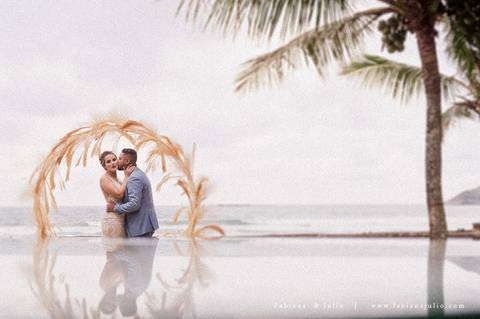 casa80guaruja, mariana assis lounge, casamento na praia, casar na praia, decoração praiana, decoração vinho, madrinhas de marsala, dia da noiva, dia do noivo, fotografia para sempre, cerimonia de lava pés, noiva clean, noivo de azul, protéia, buque africa'