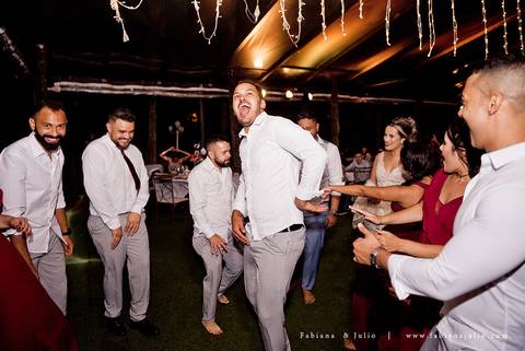 casa80guaruja, mariana assis lounge, casamento na praia, casar na praia, decoração praiana, decoração vinho, madrinhas de marsala, dia da noiva, dia do noivo, fotografia para sempre, cerimonia de lava pés, noiva clean, noivo de azul, protéia, buque africa'