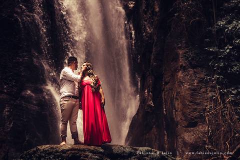 ensaio de casal em cachoeira, ensaio pre-wedding em cachoeira, fotografia para sempre, noiva de vestido vermelho, look para ensaio externo'