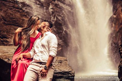 ensaio de casal em cachoeira, ensaio pre-wedding em cachoeira, fotografia para sempre, noiva de vestido vermelho, look para ensaio externoensaio de casal em cachoeira, ensaio pre-wedding em cachoeira, fotografia para sempre, noiva de vestido vermelho, loo'