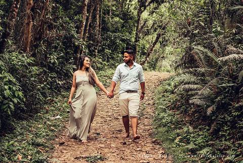 ensaio de casal em cachoeira, ensaio pre-wedding em cachoeira, fotografia para sempre, noiva de vestido vermelho, look para ensaio externo'