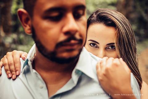 ensaio de casal em cachoeira, ensaio pre-wedding em cachoeira, fotografia para sempre, noiva de vestido vermelho, look para ensaio externo'