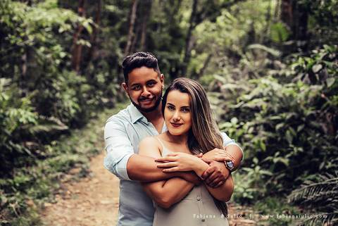 ensaio de casal em cachoeira, ensaio pre-wedding em cachoeira, fotografia para sempre, noiva de vestido vermelho, look para ensaio externo'