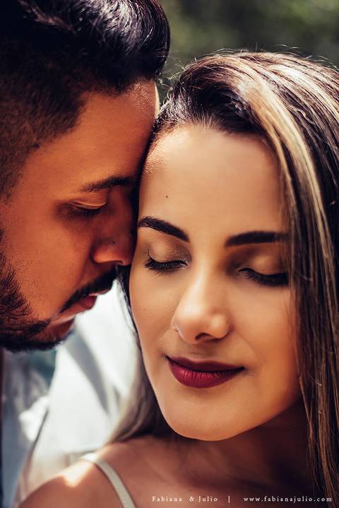 ensaio de casal em cachoeira, ensaio pre-wedding em cachoeira, fotografia para sempre, noiva de vestido vermelho, look para ensaio externo'