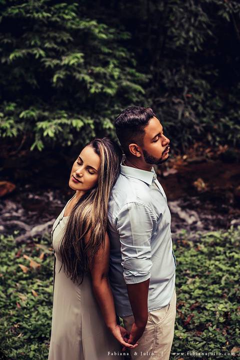 ensaio de casal em cachoeira, ensaio pre-wedding em cachoeira, fotografia para sempre, noiva de vestido vermelho, look para ensaio externo'