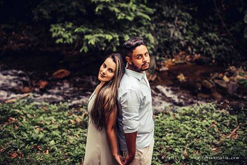 ensaio de casal em cachoeira, ensaio pre-wedding em cachoeira, fotografia para sempre, noiva de vestido vermelho, look para ensaio externo'