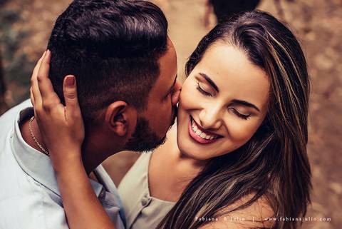 ensaio de casal em cachoeira, ensaio pre-wedding em cachoeira, fotografia para sempre, noiva de vestido vermelho, look para ensaio externo'