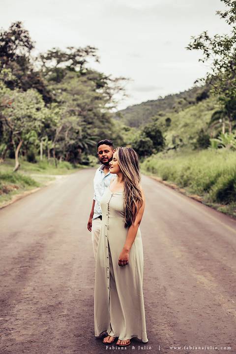 ensaio de casal em cachoeira, ensaio pre-wedding em cachoeira, fotografia para sempre, noiva de vestido vermelho, look para ensaio externo'