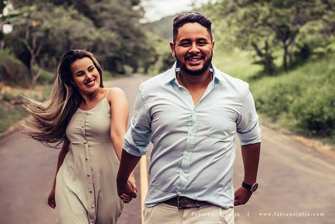 ensaio de casal em cachoeira, ensaio pre-wedding em cachoeira, fotografia para sempre, noiva de vestido vermelho, look para ensaio externo'