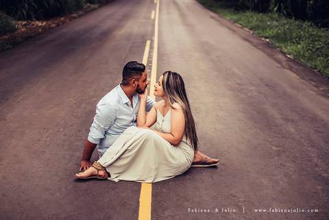 ensaio de casal em cachoeira, ensaio pre-wedding em cachoeira, fotografia para sempre, noiva de vestido vermelho, look para ensaio externo'