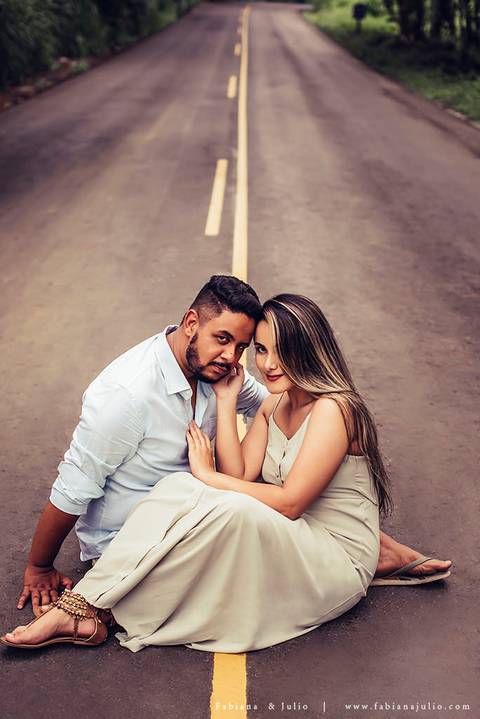ensaio de casal em cachoeira, ensaio pre-wedding em cachoeira, fotografia para sempre, noiva de vestido vermelho, look para ensaio externo'