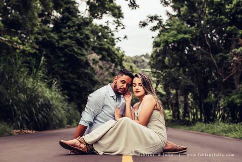 ensaio de casal em cachoeira, ensaio pre-wedding em cachoeira, fotografia para sempre, noiva de vestido vermelho, look para ensaio externo'