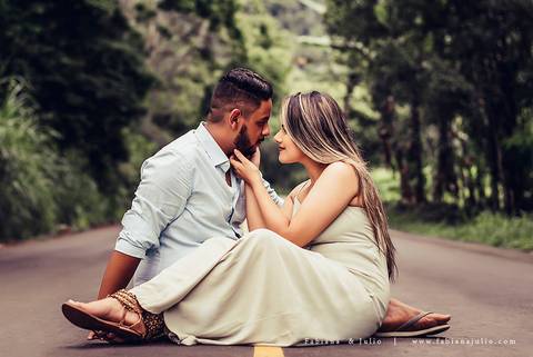 ensaio de casal em cachoeira, ensaio pre-wedding em cachoeira, fotografia para sempre, noiva de vestido vermelho, look para ensaio externo'