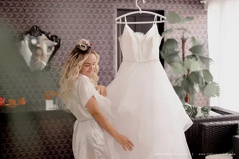 CASAMENTO, RANCHO DA PRAIA, CASAMENTO DE DIA, NOIVA MINIMALISTA, NOIVA LOIRA, NOIVO DE CINZA, FOTOGRAFIA PARA SEMPRE, FOTORAFIA DE CASAMENTO, CASAMENTO RUSTICOM MISTURA FEMININA, DECORACAO EM TOM PASTEL, TONS NEUTROS, MADRINHA DE ROSACASAMENTO, RANCHO DA '