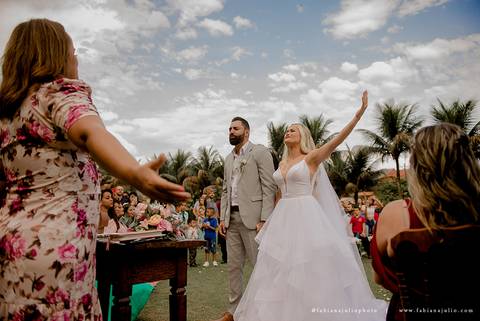 CASAMENTO, RANCHO DA PRAIA, CASAMENTO DE DIA, NOIVA MINIMALISTA, NOIVA LOIRA, NOIVO DE CINZA, FOTOGRAFIA PARA SEMPRE, FOTORAFIA DE CASAMENTO, CASAMENTO RUSTICOM MISTURA FEMININA, DECORACAO EM TOM PASTEL, TONS NEUTROS, MADRINHA DE ROSA'