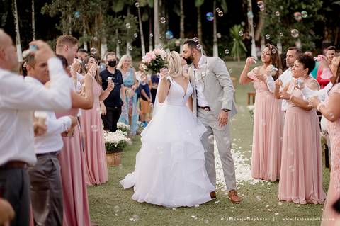 CASAMENTO, RANCHO DA PRAIA, CASAMENTO DE DIA, NOIVA MINIMALISTA, NOIVA LOIRA, NOIVO DE CINZA, FOTOGRAFIA PARA SEMPRE, FOTORAFIA DE CASAMENTO, CASAMENTO RUSTICOM MISTURA FEMININA, DECORACAO EM TOM PASTEL, TONS NEUTROS, MADRINHA DE ROSA'