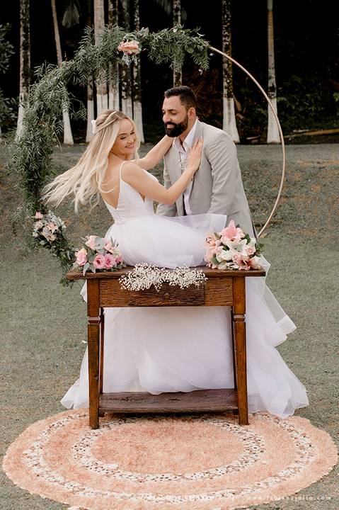 CASAMENTO, RANCHO DA PRAIA, CASAMENTO DE DIA, NOIVA MINIMALISTA, NOIVA LOIRA, NOIVO DE CINZA, FOTOGRAFIA PARA SEMPRE, FOTORAFIA DE CASAMENTO, CASAMENTO RUSTICOM MISTURA FEMININA, DECORACAO EM TOM PASTEL, TONS NEUTROS, MADRINHA DE ROSA'