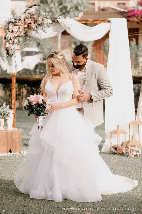 CASAMENTO, RANCHO DA PRAIA, CASAMENTO DE DIA, NOIVA MINIMALISTA, NOIVA LOIRA, NOIVO DE CINZA, FOTOGRAFIA PARA SEMPRE, FOTORAFIA DE CASAMENTO, CASAMENTO RUSTICOM MISTURA FEMININA, DECORACAO EM TOM PASTEL, TONS NEUTROS, MADRINHA DE ROSA'