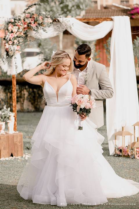 CASAMENTO, RANCHO DA PRAIA, CASAMENTO DE DIA, NOIVA MINIMALISTA, NOIVA LOIRA, NOIVO DE CINZA, FOTOGRAFIA PARA SEMPRE, FOTORAFIA DE CASAMENTO, CASAMENTO RUSTICOM MISTURA FEMININA, DECORACAO EM TOM PASTEL, TONS NEUTROS, MADRINHA DE ROSA'