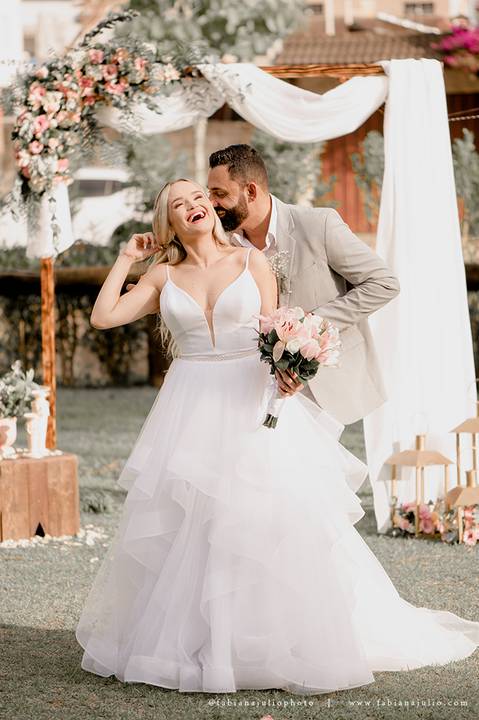 CASAMENTO, RANCHO DA PRAIA, CASAMENTO DE DIA, NOIVA MINIMALISTA, NOIVA LOIRA, NOIVO DE CINZA, FOTOGRAFIA PARA SEMPRE, FOTORAFIA DE CASAMENTO, CASAMENTO RUSTICOM MISTURA FEMININA, DECORACAO EM TOM PASTEL, TONS NEUTROS, MADRINHA DE ROSA'