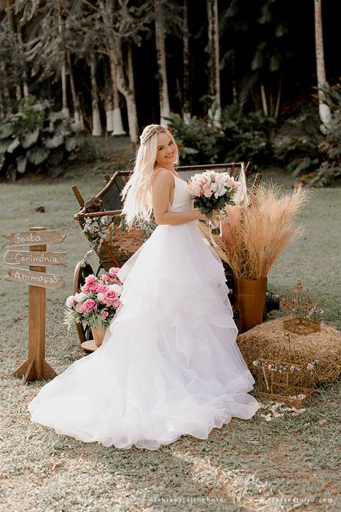 CASAMENTO, RANCHO DA PRAIA, CASAMENTO DE DIA, NOIVA MINIMALISTA, NOIVA LOIRA, NOIVO DE CINZA, FOTOGRAFIA PARA SEMPRE, FOTORAFIA DE CASAMENTO, CASAMENTO RUSTICOM MISTURA FEMININA, DECORACAO EM TOM PASTEL, TONS NEUTROS, MADRINHA DE ROSA'