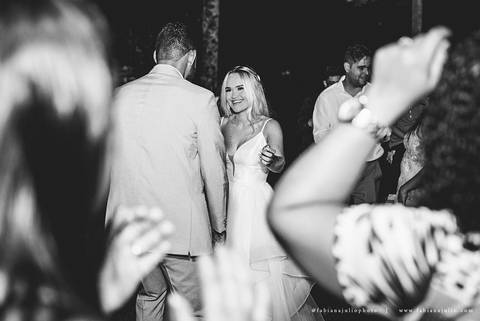 CASAMENTO, RANCHO DA PRAIA, CASAMENTO DE DIA, NOIVA MINIMALISTA, NOIVA LOIRA, NOIVO DE CINZA, FOTOGRAFIA PARA SEMPRE, FOTORAFIA DE CASAMENTO, CASAMENTO RUSTICOM MISTURA FEMININA, DECORACAO EM TOM PASTEL, TONS NEUTROS, MADRINHA DE ROSA'