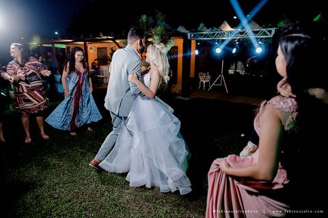 CASAMENTO, RANCHO DA PRAIA, CASAMENTO DE DIA, NOIVA MINIMALISTA, NOIVA LOIRA, NOIVO DE CINZA, FOTOGRAFIA PARA SEMPRE, FOTORAFIA DE CASAMENTO, CASAMENTO RUSTICOM MISTURA FEMININA, DECORACAO EM TOM PASTEL, TONS NEUTROS, MADRINHA DE ROSA'