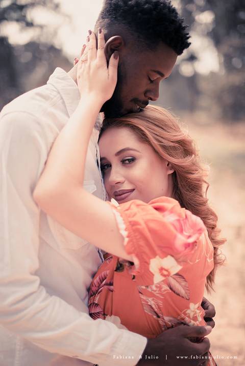 ensaioi de casal, estrada, flores, look florido, ensaio em itirapina, ensaio no morro do facao, fotos de casais, look preto para ensaio, look florido para ensaioensaioi de casal, estrada, flores, look florido, ensaio em itirapina, ensaio no morro do facao'