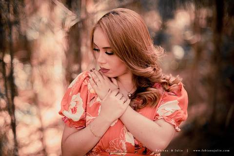 ensaioi de casal, estrada, flores, look florido, ensaio em itirapina, ensaio no morro do facao, fotos de casais, look preto para ensaio, look florido para ensaio'