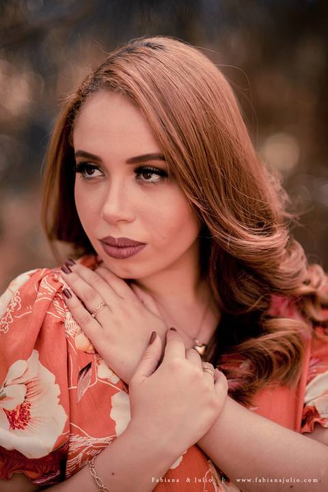 ensaioi de casal, estrada, flores, look florido, ensaio em itirapina, ensaio no morro do facao, fotos de casais, look preto para ensaio, look florido para ensaio'