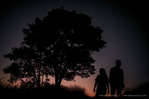ensaioi de casal, estrada, flores, look florido, ensaio em itirapina, ensaio no morro do facao, fotos de casais, look preto para ensaio, look florido para ensaio'