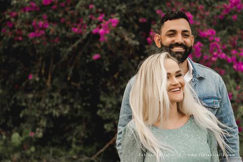 ensaio de casal em paranapiacba, ensaio de casal externo, looks branco para ensaio, looks casal para ensaio, cidade rustica para ensaio, vestido azul par ensaio externo, noiva loira, noivo de de barba, ensaio na estação de trem, ensaio na ponte.'