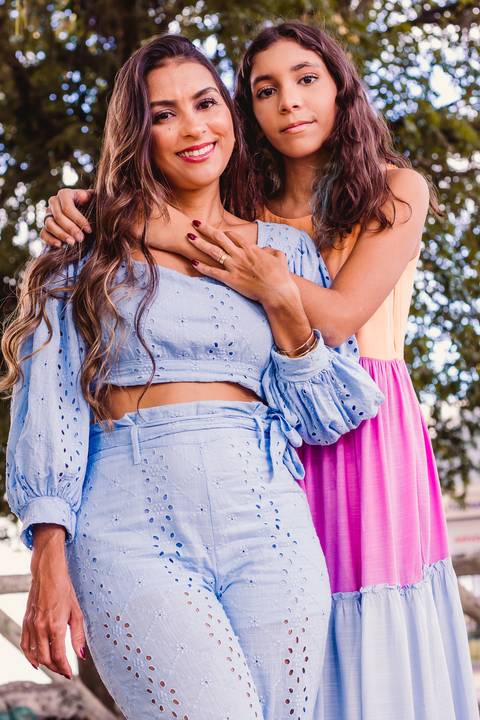 abraco de filha na mae em campos'