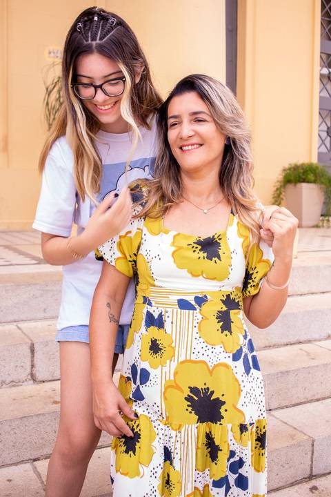 retrato de jovem com sua mae'