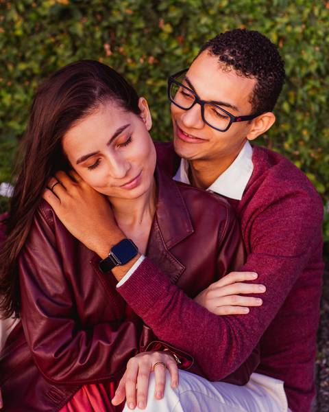 foto de casal abraçado'