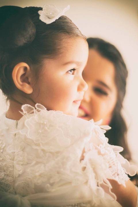 captura, fotgrafia de casamento vila do conde, fotografia de menina das alianças'