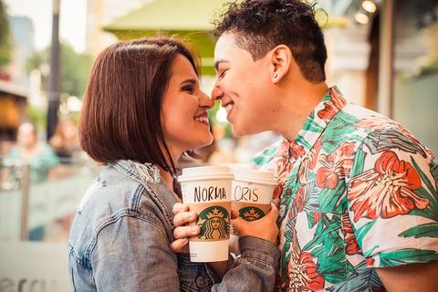 sesión de fotos de pareja,  en exterior,  lgtb'