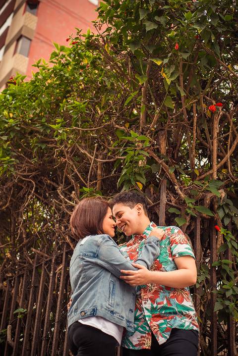 sesión de fotos de pareja,  en exterior,  lgtb'