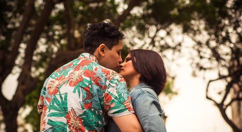 sesión de fotos de pareja,  en exterior,  lgtb'