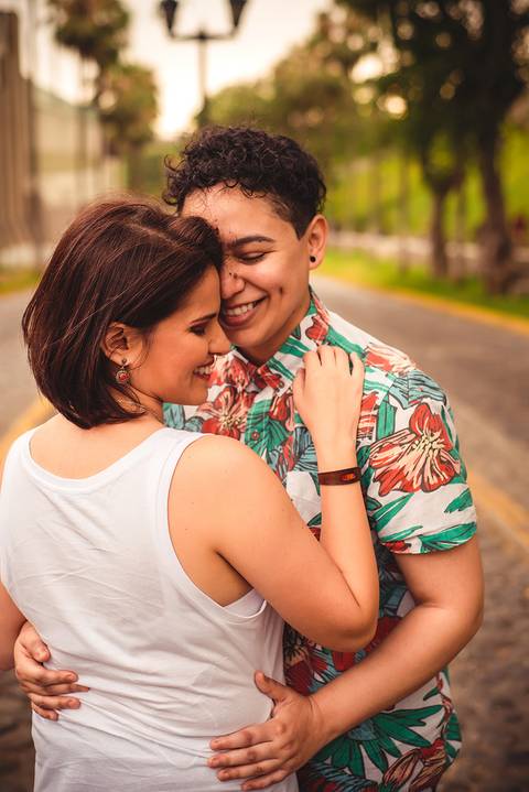 sesión de fotos de pareja,  en exterior,  lgtb'
