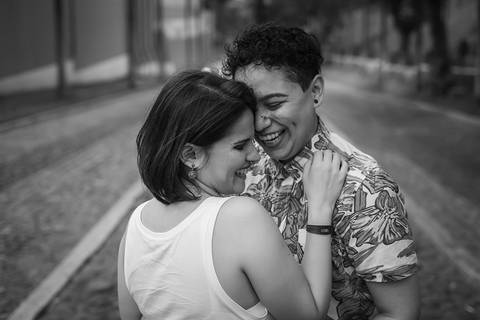 sesión de fotos de pareja,  en exterior,  lgtb'