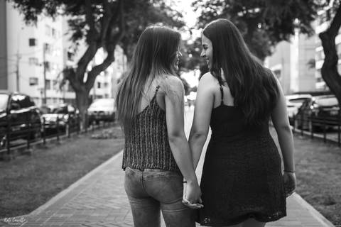 sesión de fotos de pareja en exterior lgtb'