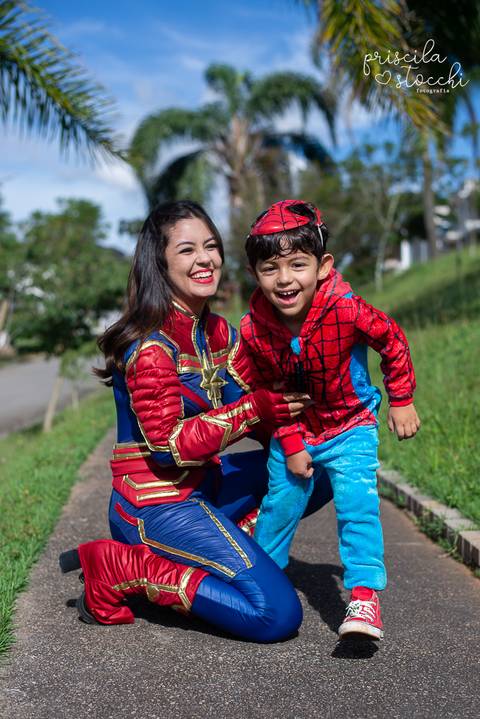 Sessão de Fotos Mãe e Filho Super Heróis Ao Ar Livre SP Zona Sul'