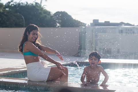 Sessão de Fotos Mãe e Filho na Piscina SP'
