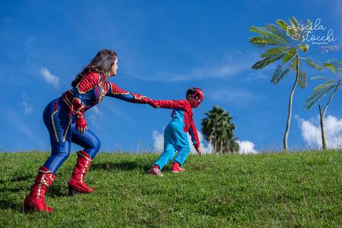 Ensaio Fotográfico Mãe e Filho Super Heróis SP Zona Sul'