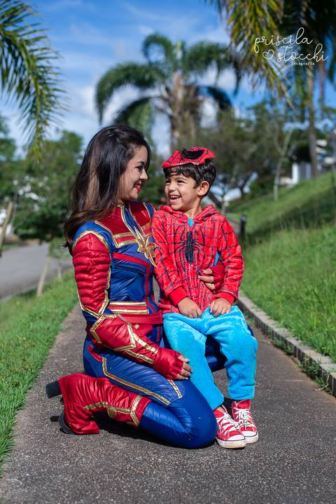 Sessão de Fotos Mãe e Filho Super Heróis Ao Ar Livre SP'
