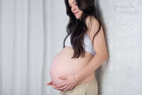 Ensaio Gestante Fundo Branco Estúdio SP Zona Sul'