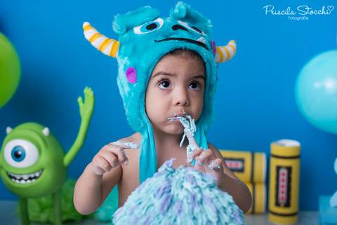 Smash the Cake 2 anos Monstros SA São Paulo'